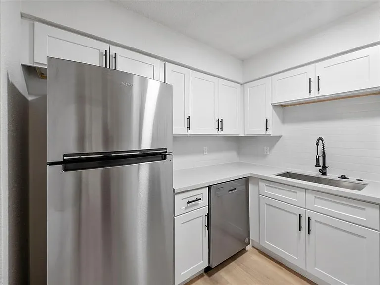 700 Lyle West Ave #A — Photo 9