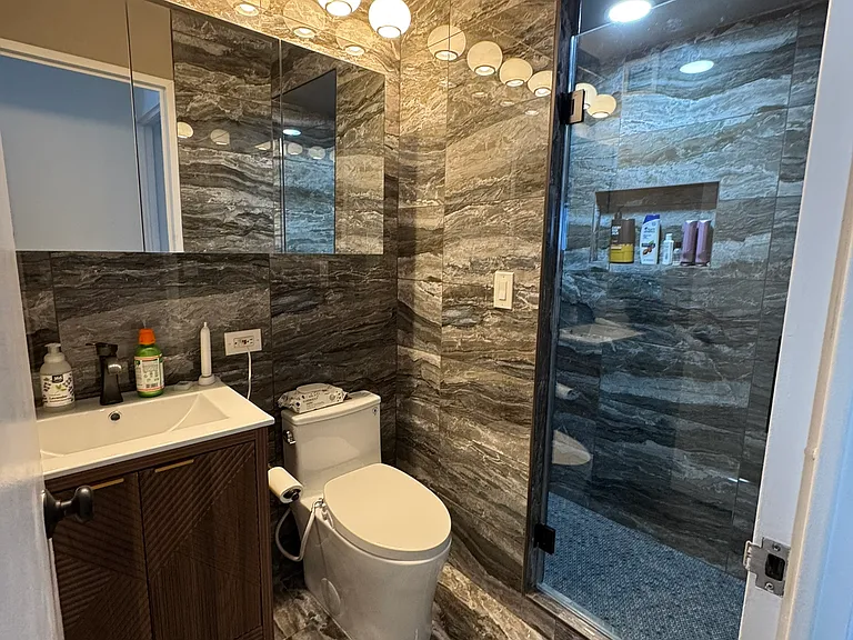 415 E 37th St #39J — Photo 15