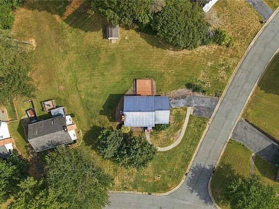 5th image of 161 Winfield Dr
