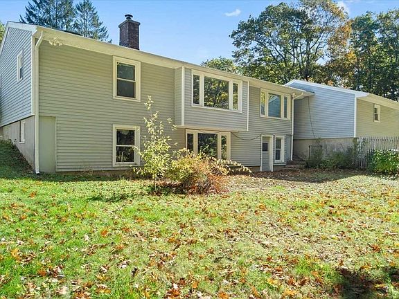 3rd image of 29 Laurel Hill Ln