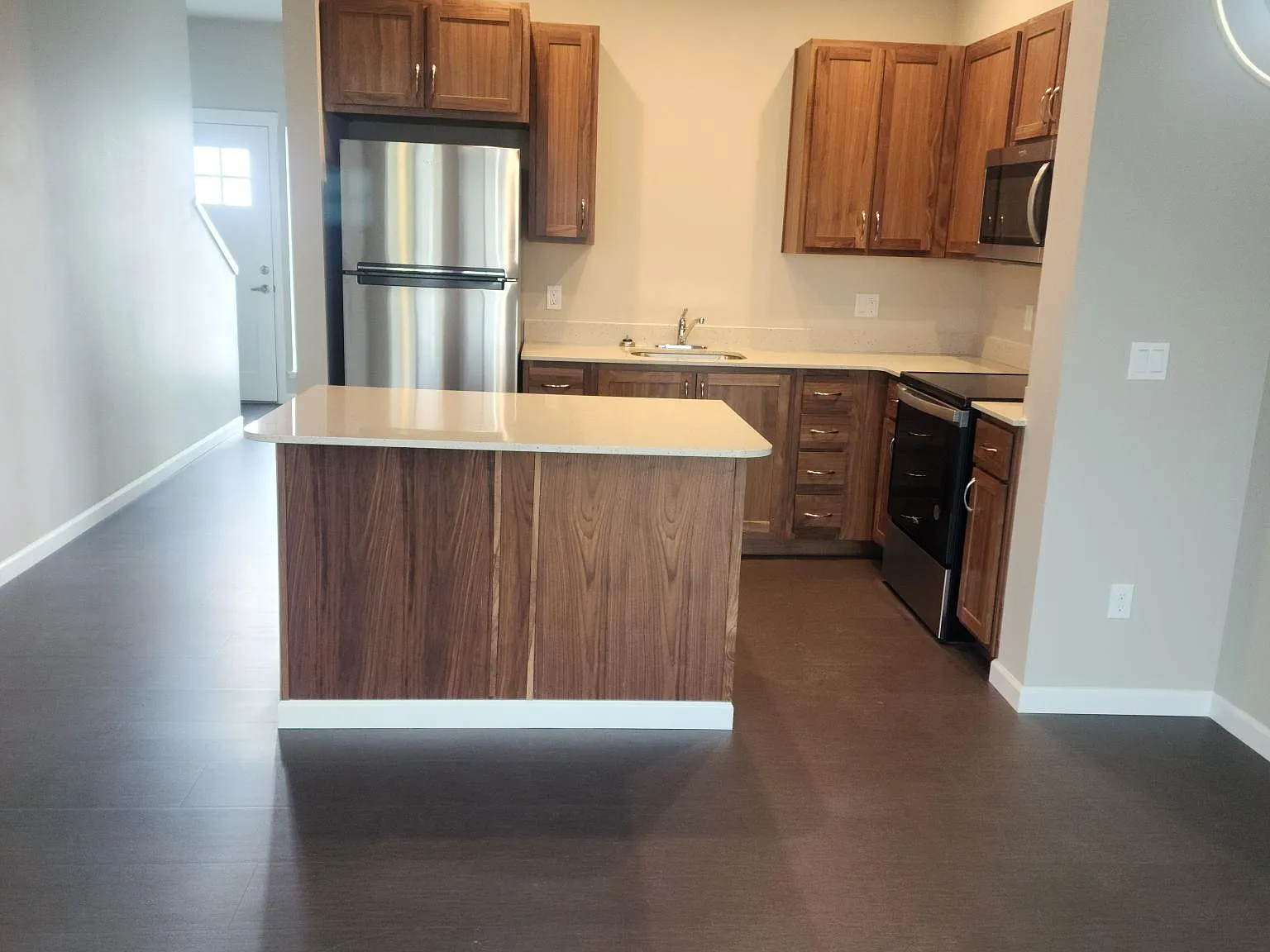 3 bed, 1.5 bath, 1132 sqft, $1,925 — Photo 3