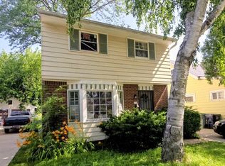 1908 W Fairmount AVENUE, Milwaukee, WI 53209