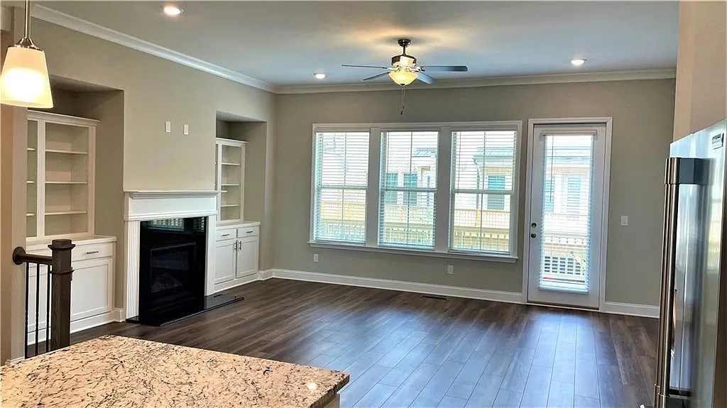 4 bed, 3.5 bath, 2338 sqft, $4,000 — Photo 2