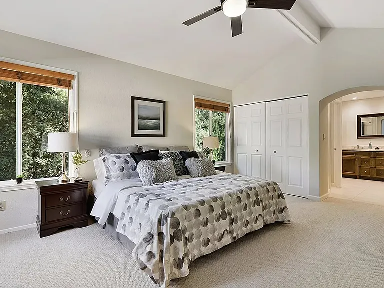 923 Whitehall Ln — Photo 7