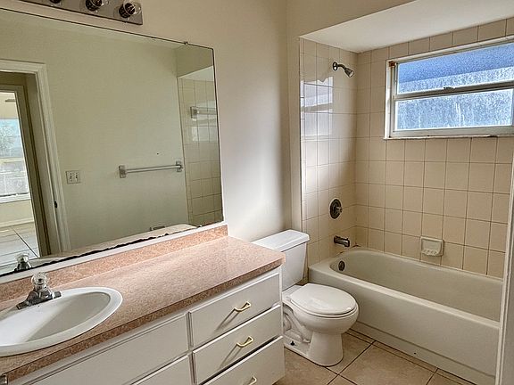 5th image of 1017 Cape Coral Pkwy W