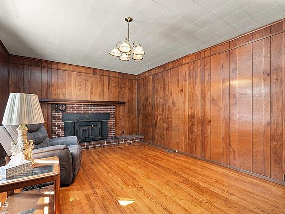 3rd image of 222 King St