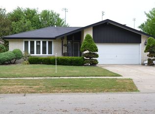 9132 S Tripp Ave, Oak Lawn, IL