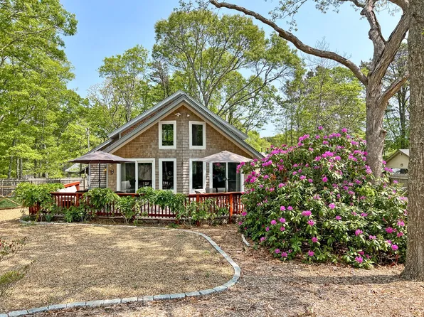 73 Leonard Cir, Tisbury, MA 02568