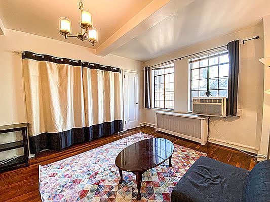4th image of 320 E 42nd St APT 1605