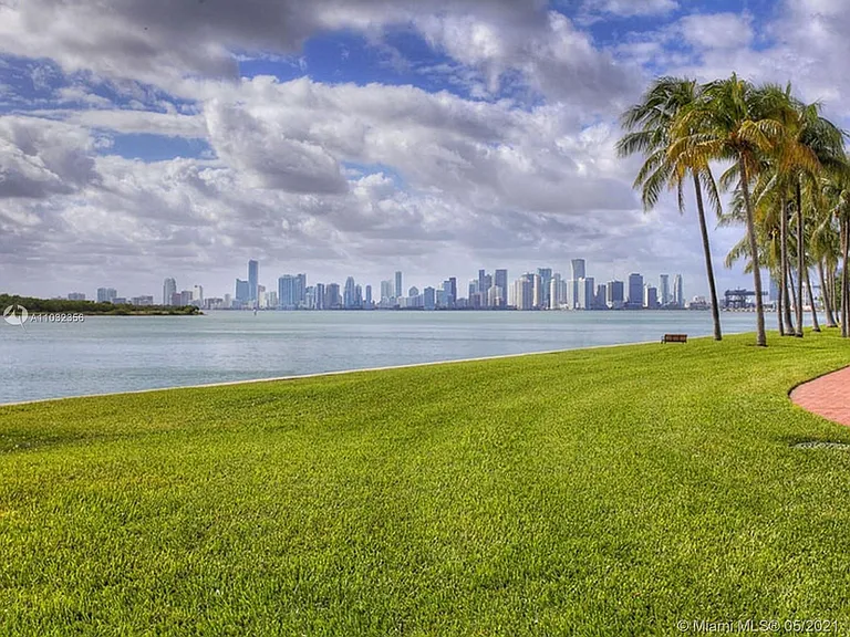 19126 Fisher Island Dr #19126 — Photo 41