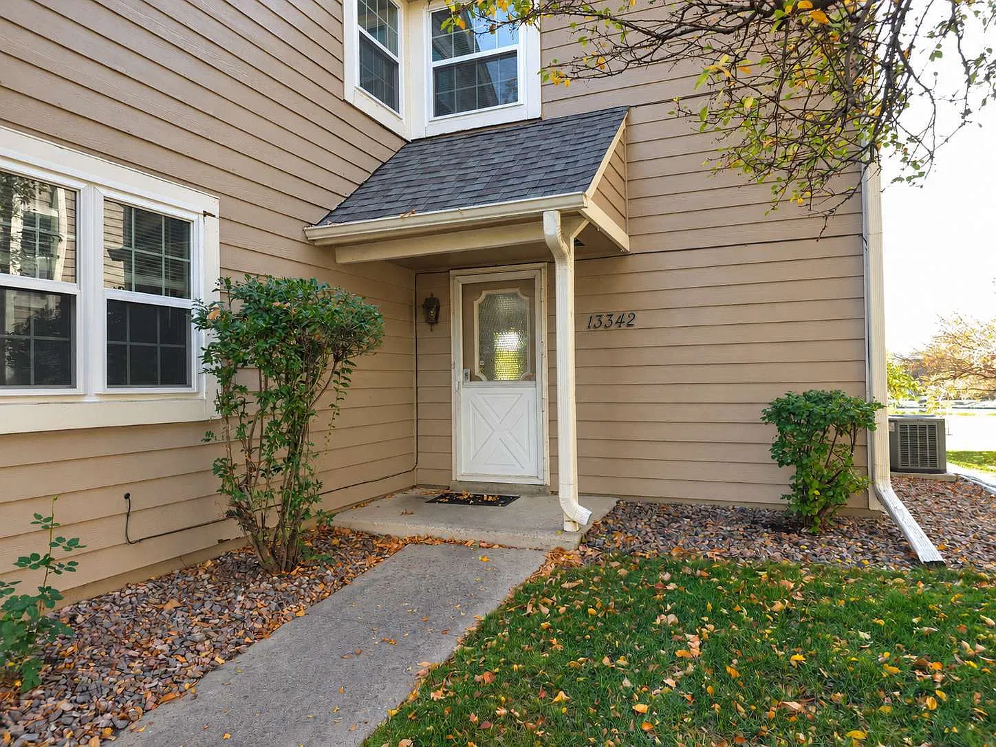 2 bed, 2.0 bath, 1392 sqft, $2,295 — Photo 2