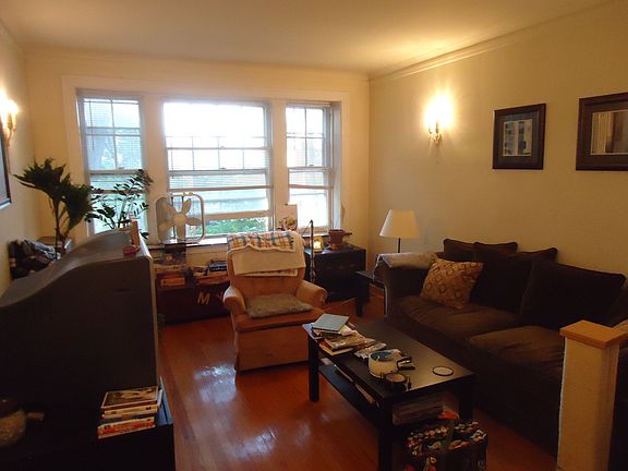 2nd image of 2047 W Berwyn Ave APT 2