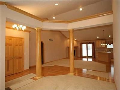 4th image of 409 Deer Path Dr