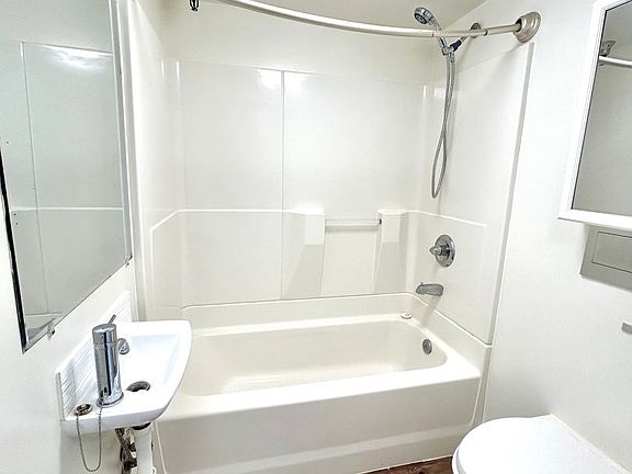 5th image of 5615 Carpinteria Ave APT 201