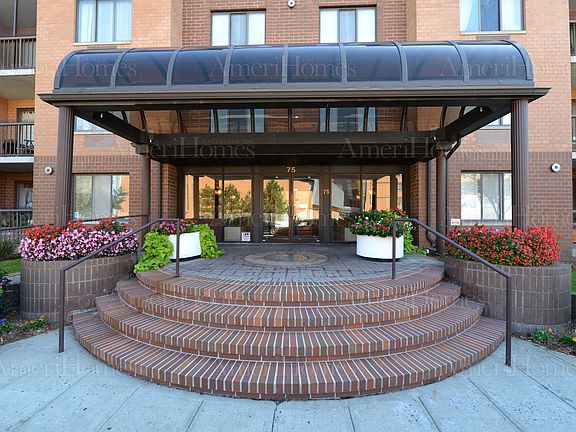 3rd image of 75 Essex Dr APT 1B