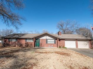 113 E 3rd Ave, Caney, KS 67333