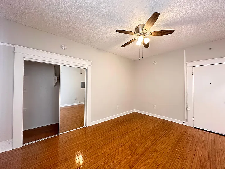 1325 Hope Street — Photo 2