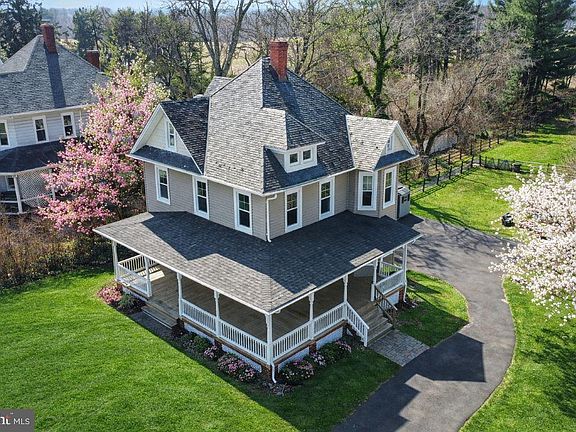 3rd image of 2322 Rockspring Rd