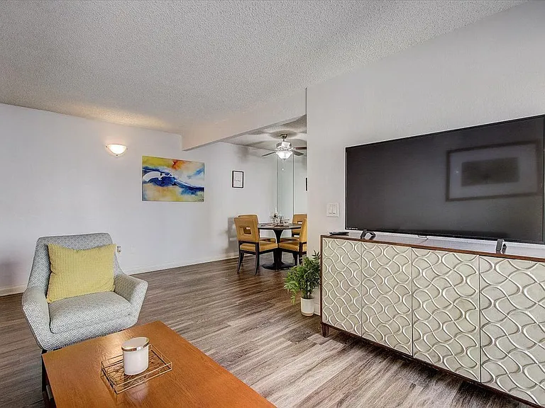 El Cordova Apartments — Photo 9