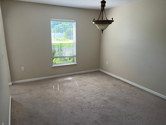 5th image of 13957 Econ Woods Ln