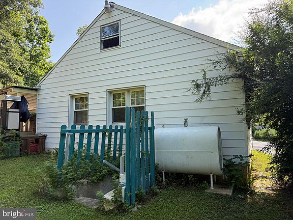 4th image of 1045 Prospect Rd