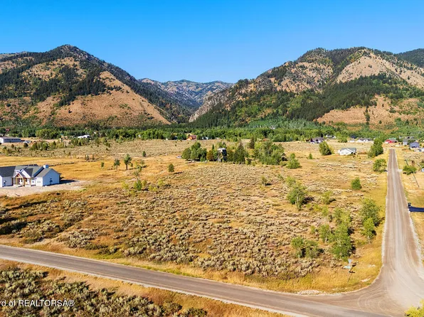 8 Hoback Dr, Thayne, WY 83127
