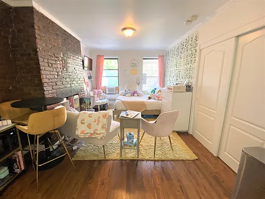 Rented by Douglas Elliman | media 19
