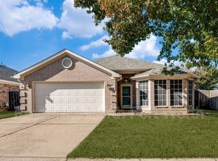 6812 Coldwater Canyon Rd, Fort Worth, TX 76132