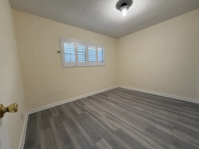 2735 Leafdale Ave — Photo 7