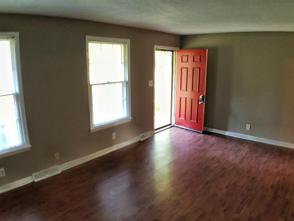 4th image of 109 Darlene Dr