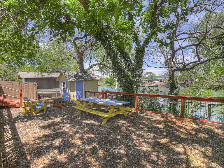 1015 Reiley Rd — Photo 2