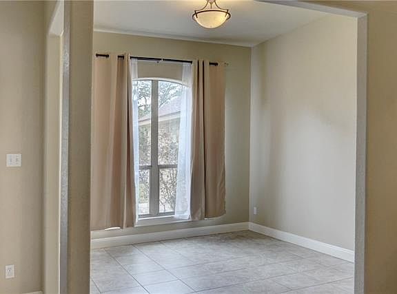5th image of 223 Kaelepulu Dr