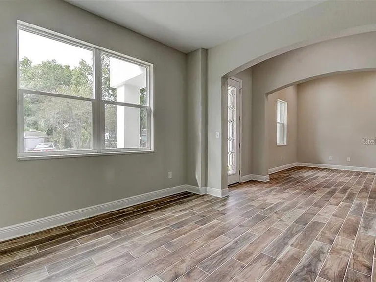 2309 W Saint John St — Photo 9