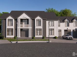 8 Leora Dr, Edison, NJ 08817