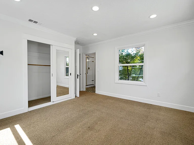 2249 Whyte Park Ave — Photo 13