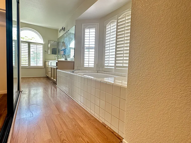 11875 Landbreeze Way — Photo 22