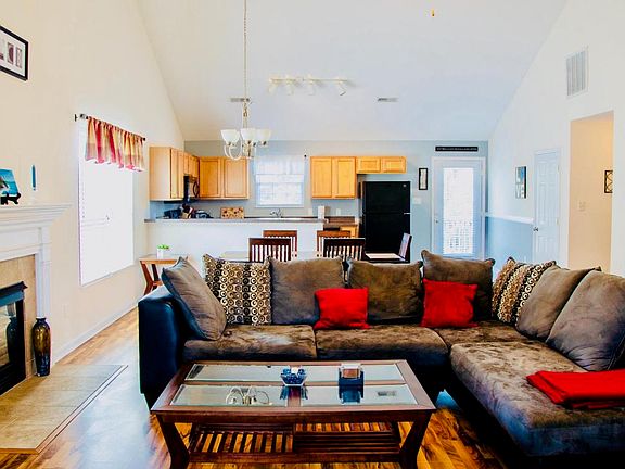3rd image of 6823 Avensong Ln
