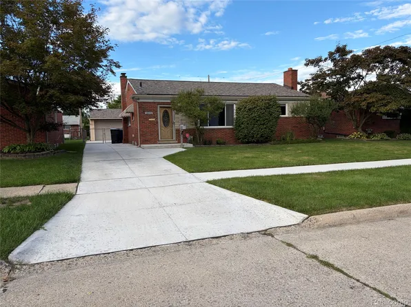 28278 Merritt Dr, Westland, MI 48185