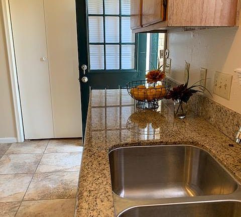 4th image of 1119 Lyric Ln #8