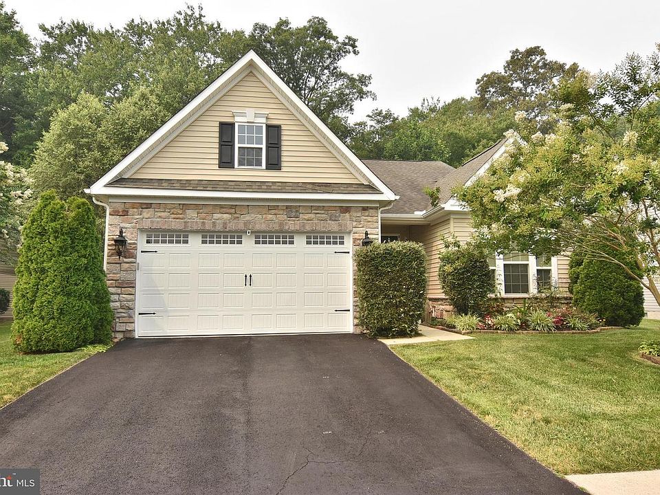 1st image of 427 Tunbridge Ct