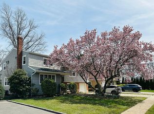 35 Maxwell Rd, Garden City, NY 11530