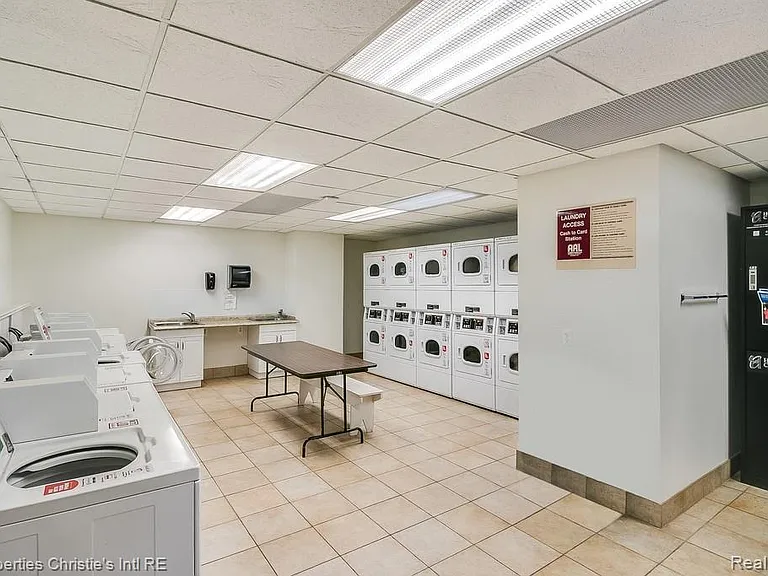 15 E Kirby St #829 — Photo 37