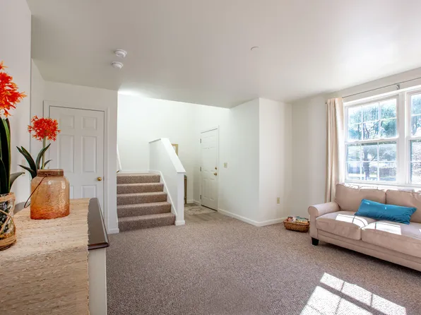 20 Guadalcanal Street #20, Brunswick, ME 04011