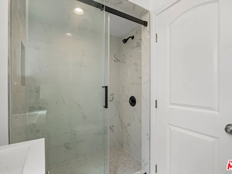 435 1/2 W Elk Ave #435 — Photo 3