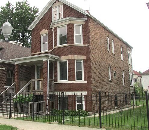 2nd image of 8549 S Escanaba Ave