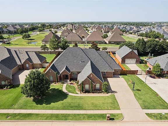 5th image of 409 NW 150th Ct