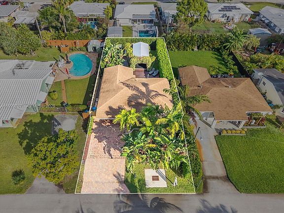 5th image of 101 NE 46th Ct