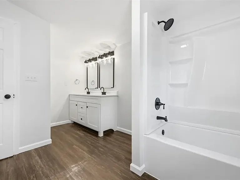 120 Orange Aly — Photo 12