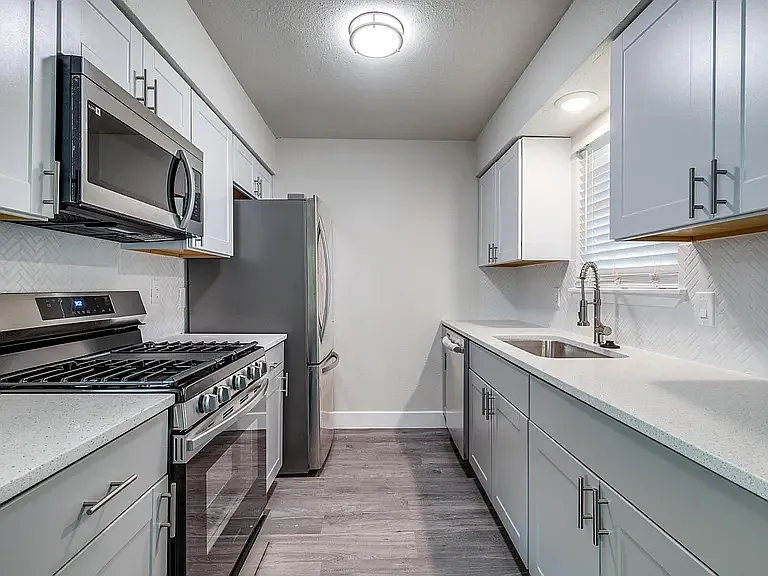 3 bed, 1344 sqft, $1,900 — Photo 4