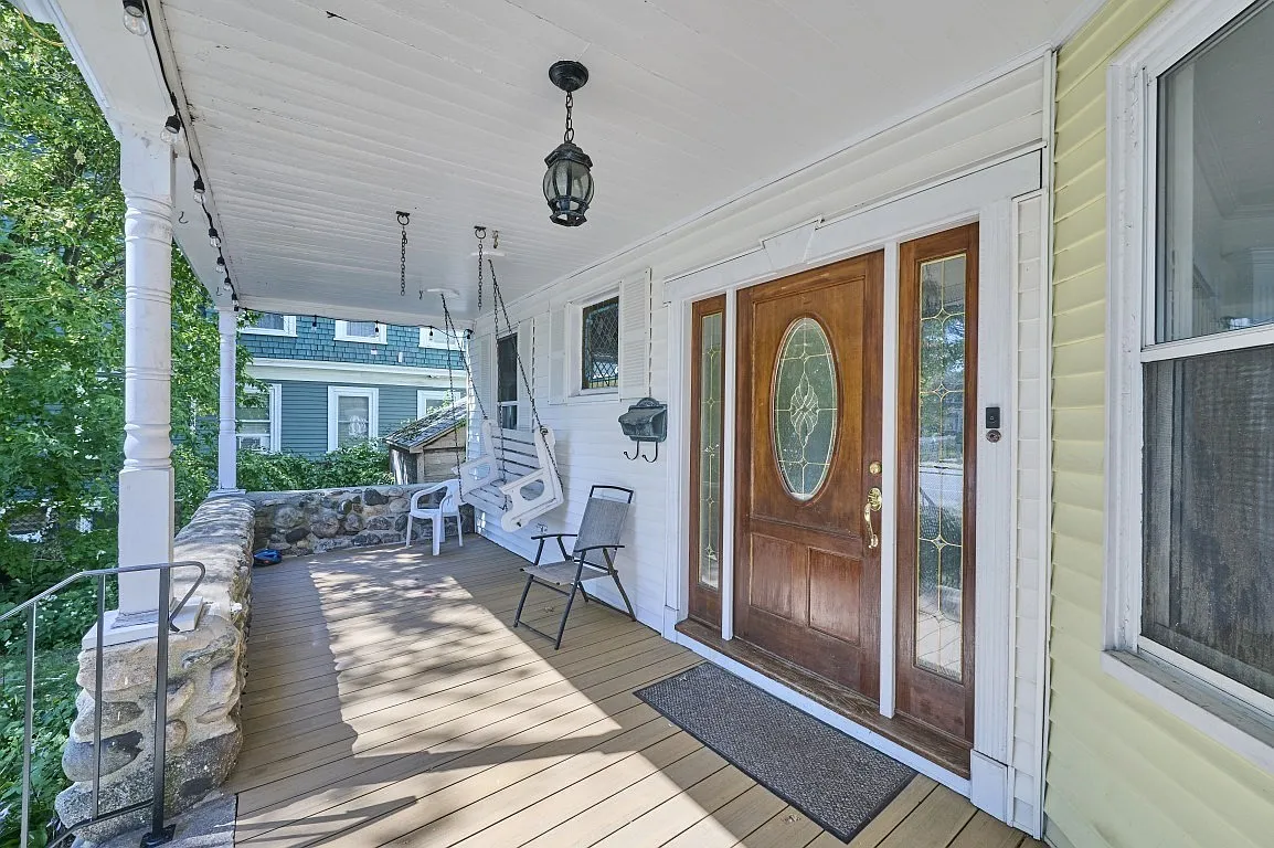 3 bed, 1960 sqft, $4,500 — Photo 2